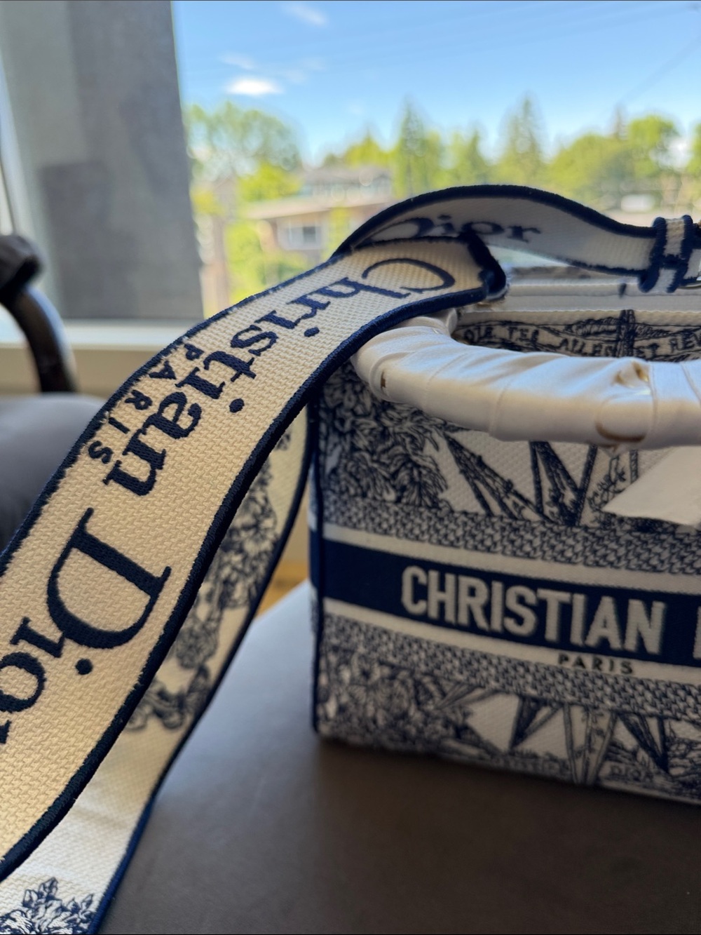 Dior Navy and White Lady Dior medium Embroidered bag. - Picture 5 of 5